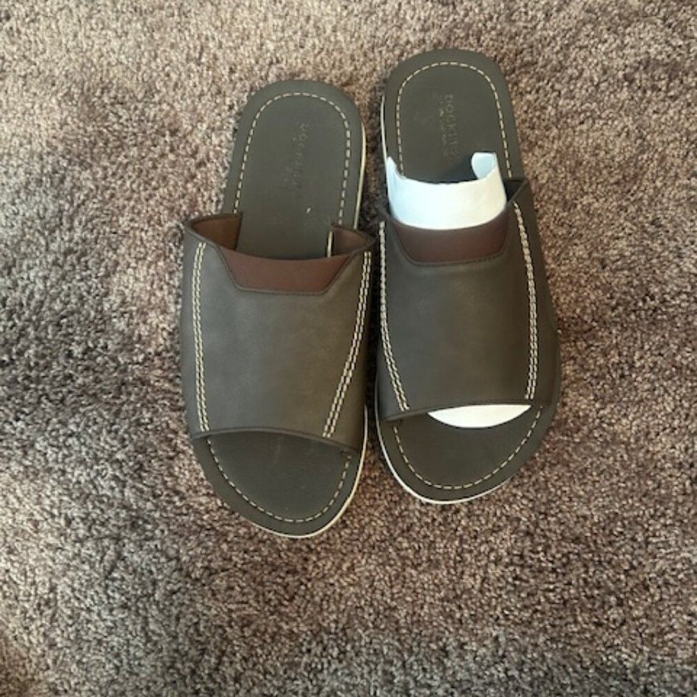 Dockers Brown Faux Leather Men's Slide, size 11-12